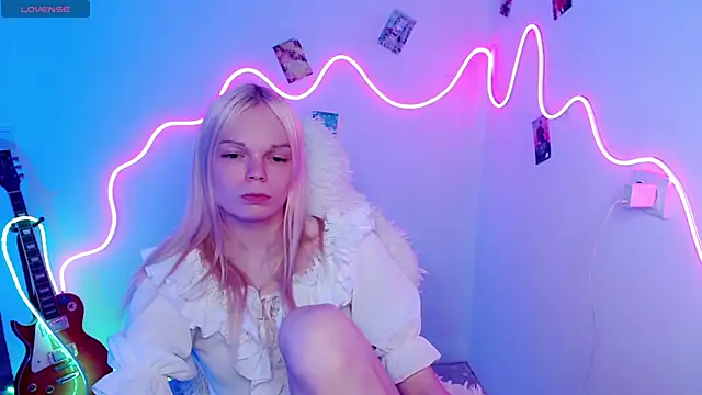 Emily Nyaffee online show from 10-30-25, 04:59