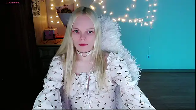 Emily Nyaffee online show from 03-08-25, 01:06