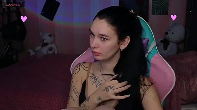 Amanda Tender online show from 10-28-25, 10:20