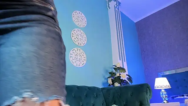 Snapshot of KarlynHoliss chatting on 12-13-24, 06:27 KarlynHoliss online show from 12-13-24, 06:27