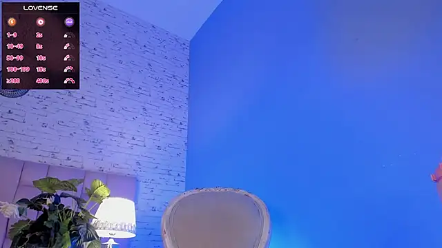 Snapshot of KarlynHoliss chatting on 12-28-24, 03:48 KarlynHoliss online show from 12-28-24, 03:48