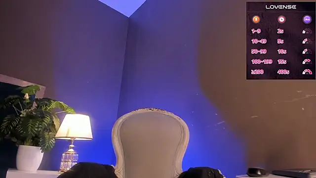 Snapshot of KarlynHoliss chatting on 12-30-24, 06:38 KarlynHoliss online show from 12-30-24, 06:38