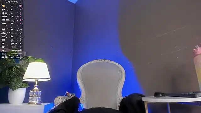 Snapshot of KarlynHoliss chatting on 12-30-24, 12:32 KarlynHoliss online show from 12-30-24, 12:32