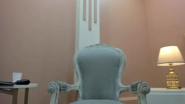 Snapshot of KarlynHoliss chatting on 12-02-24, 12:13 KarlynHoliss online show from 12-02-24, 12:13