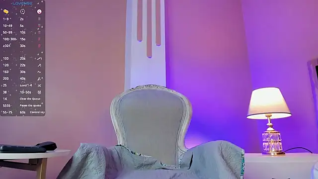 Snapshot of KarlynHoliss chatting on 12-23-24, 04:06 KarlynHoliss online show from 12-23-24, 04:06