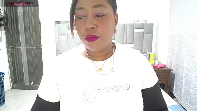 Snapshot of thickebonymilfF chatting on 03-10-25, 01:01 thickebonymilfF online show from 03-10-25, 01:01
