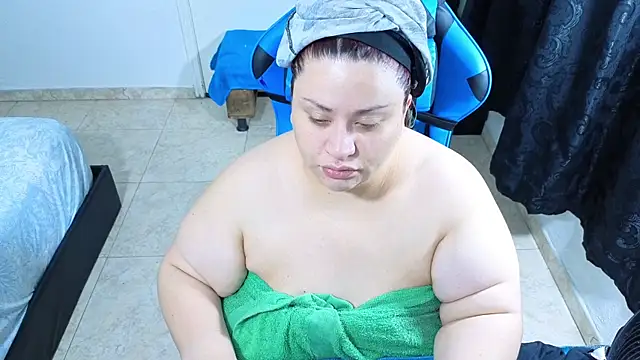 Snapshot of anacohen chatting on 10-09-25, 01:17 anacohen online show from 10-09-25, 01:17