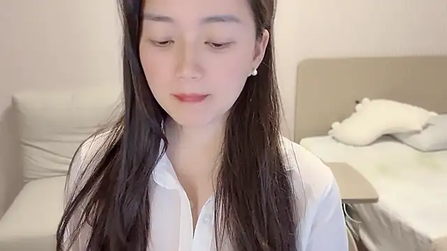 A-xena online show from 10-24-25, 02:49