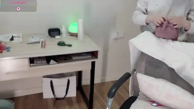 A-xena online show from 12-05-25, 02:54