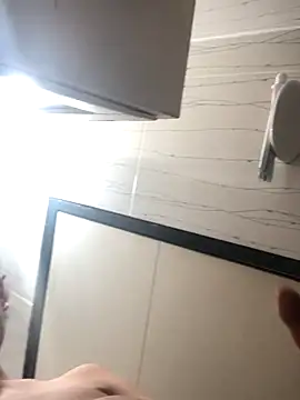 Snapshot of spicy_man18 chatting on 10-19-25, 04:15 spicy man18 online show from 10-19-25, 04:15