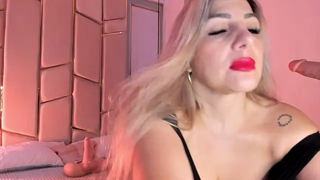 Snapshot of angel_vibes_ chatting on 05-19-26, 04:25 angel vibes online show from 05-19-26, 04:25