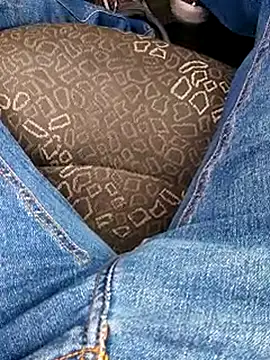 Snapshot of hotman8209 chatting on 10-27-25, 02:40 hotman8209 online show from 10-27-25, 02:40