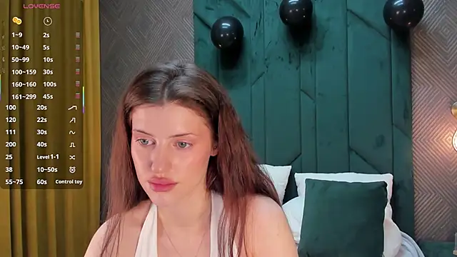 Skinny Alice online show from 11-17-25, 01:09