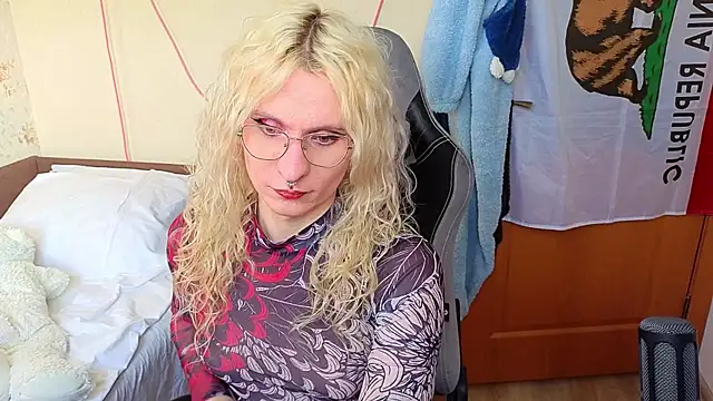 Snapshot of Lori_Myaf chatting on 04-24-26, 03:47 Lori Myaf online show from 04-24-26, 03:47