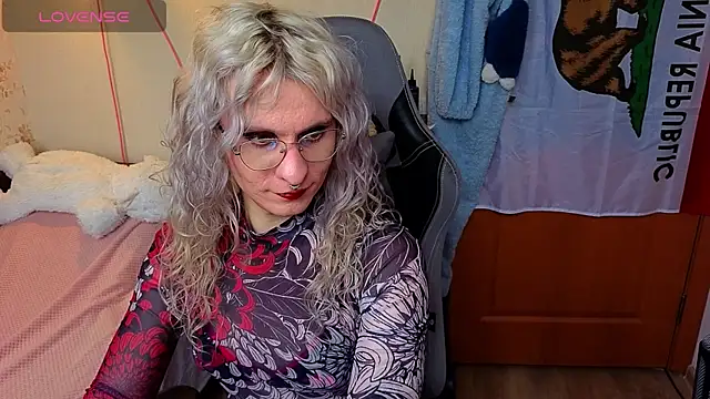 Snapshot of Lori_Myaf chatting on 04-28-26, 01:48 Lori Myaf online show from 04-28-26, 01:48