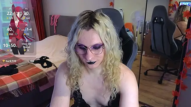 Lori Myaf online show from 10-30-25, 01:09