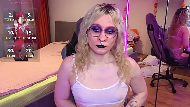 Lori Myaf online show from 11-17-25, 01:48