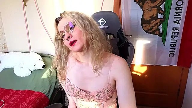 Snapshot of Lori_Myaf chatting on 02-21-26, 01:13 Lori Myaf online show from 02-21-26, 01:13