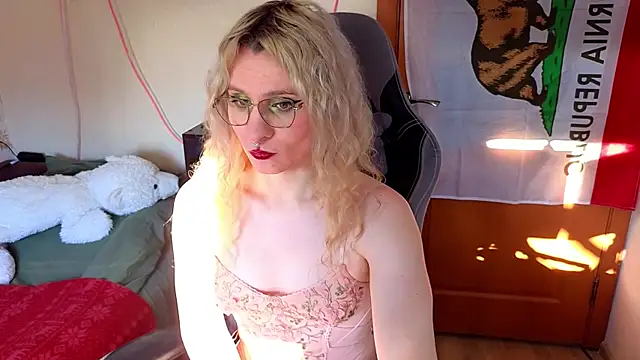 Snapshot of Lori_Myaf chatting on 02-18-26, 12:23 Lori Myaf online show from 02-18-26, 12:23