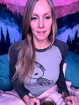 ItsDanniG online show from 10-29-25, 05:12