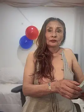 Snapshot of lilian_prada chatting on 06-17-26, 08:19 lilian prada online show from 06-17-26, 08:19