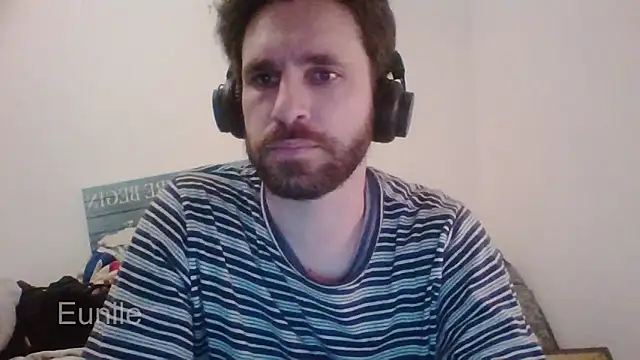 Snapshot of EunileDiff chatting on 01-01-25, 09:52 EunileDiff online show from 01-01-25, 09:52