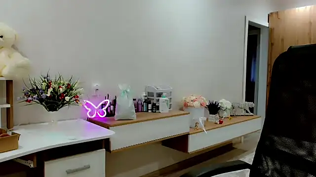 EveLove33 online show from 11-05-25, 12:30