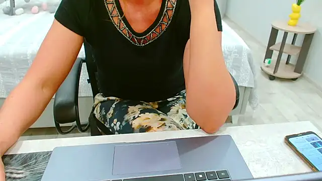 EveLove33 online show from 05-30-26, 04:45