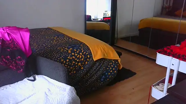 sarametisse26 online show from 02-12-26, 08:03