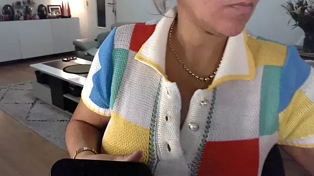 sarametisse26 online show from 12-18-24, 07:15