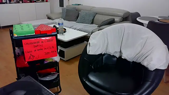 sarametisse26 online show from 12-19-25, 07:11