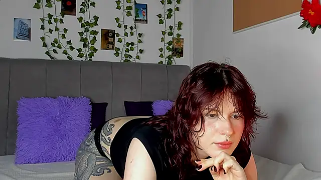 Snapshot of miss_Lizzy chatting on 10-20-25, 01:07 miss Lizzy online show from 10-20-25, 01:07