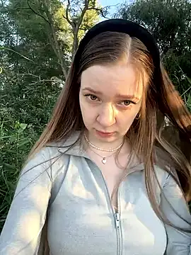 Snapshot of EvaWhite_ chatting on 09-16-25, 02:51 EvaWhite online show from 09-16-25, 02:51