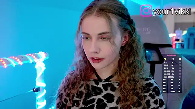 Vikki Cheese online show from 11-10-25, 08:03