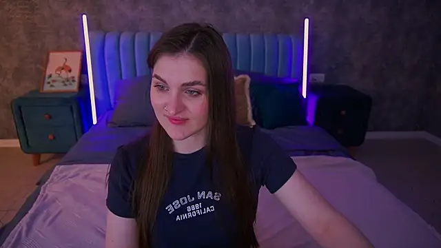 EmmyCharmm online show from 04-05-26, 05:36