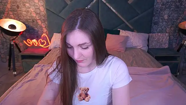 EmmyCharmm online show from 03-17-26, 06:49