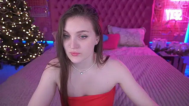 Snapshot of EmmyCharmm chatting on 12-15-25, 06:52 EmmyCharmm online show from 12-15-25, 06:52