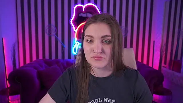 EmmyCharmm online show from 04-23-26, 05:47