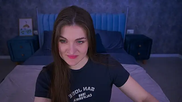 EmmyCharmm online show from 04-06-26, 05:30