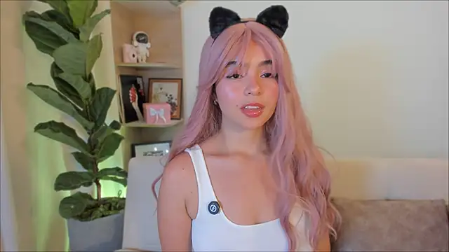 Snapshot of Olivia_xd_ chatting on 06-17-26, 06:02 Olivia xd online show from 06-17-26, 06:02