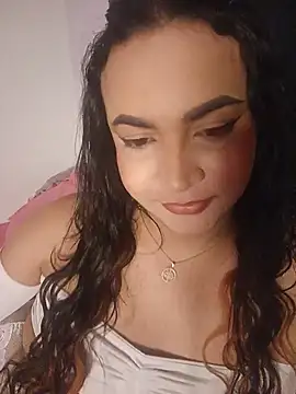 Snapshot of Andrys_ chatting on 06-19-26, 04:18 Andrys online show from 06-19-26, 04:18