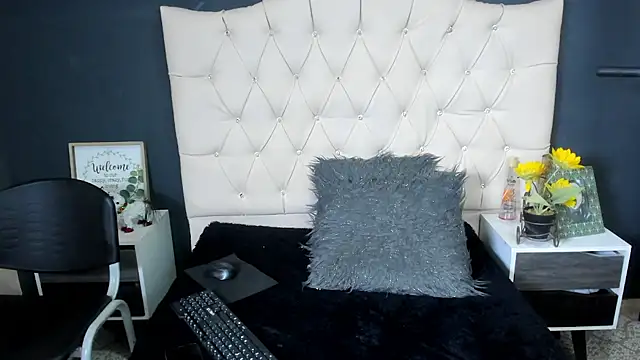 Snapshot of Andrys_ chatting on 02-17-25, 04:28 Andrys  online show from 02-17-25, 04:28
