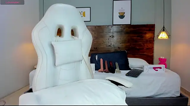 Snapshot of amara_falcon chatting on 01-27-25, 12:37 amara falcon online show from 01-27-25, 12:37