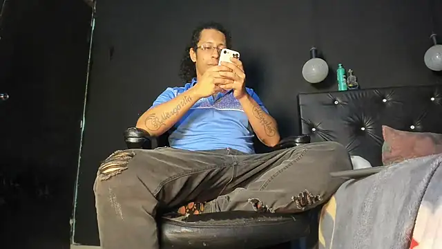 Snapshot of FuckHardlove chatting on 06-14-26, 06:47 FuckHardlove online show from 06-14-26, 06:47