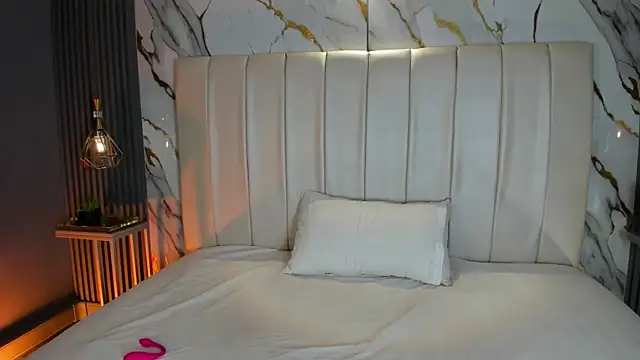 SaraRiley online show from 04-09-26, 10:49