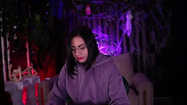 Snapshot of Kleeopatra_ chatting on 10-14-25, 02:45 Kleeopatra online show from 10-14-25, 02:45