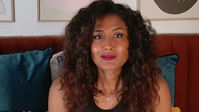 ShanialaFrancaise online show from 05-23-26, 01:10