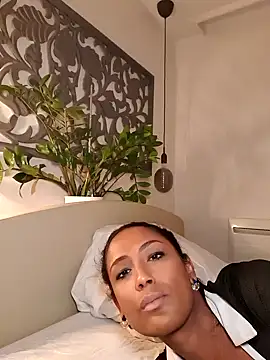 Snapshot of ShanialaFrancaise chatting on 09-25-25, 08:42 ShanialaFrancaise online show from 09-25-25, 08:42