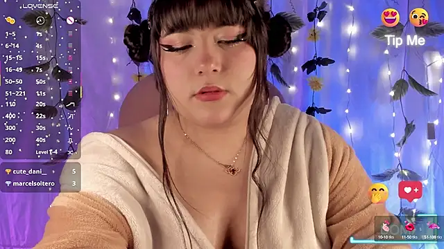 Snapshot of limoncito_blossom chatting on 10-10-25, 09:43 limoncito blossom online show from 10-10-25, 09:43