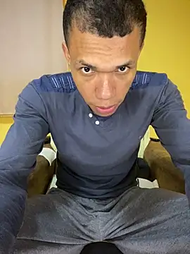 MoiseXxx 777 online show from 09-10-25, 07:18